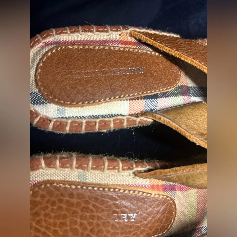 Burberry elegant espadrilles
